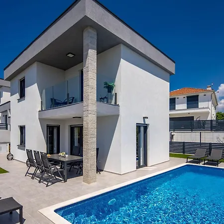 Andreas With Private Pool - Happy Holiday home *
