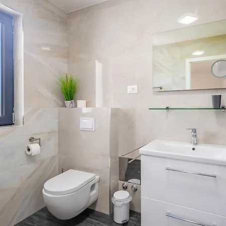 Andreas With Private Pool - Happy Holiday home Porec