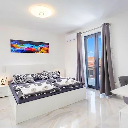 Andreas With Private Pool - Happy Holiday home *