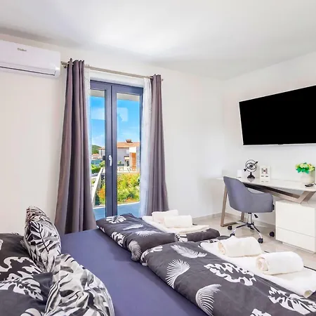 Holiday home Andreas With Private Pool - Happy Porec